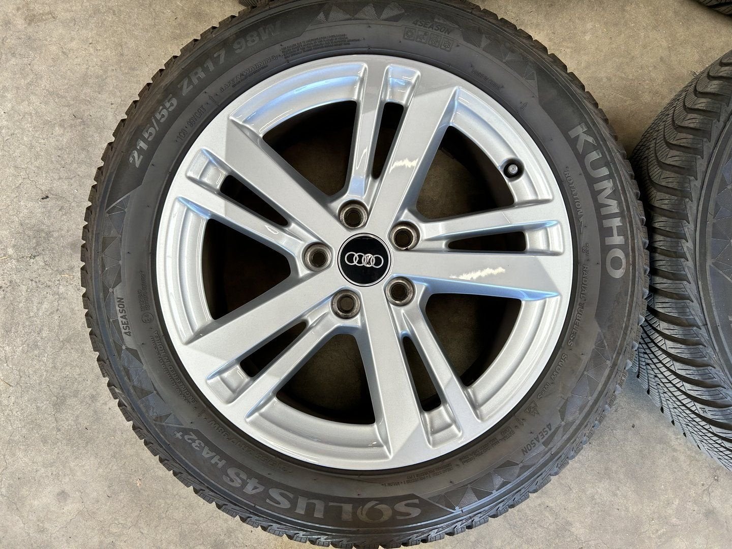div 17 inch originele velgen + vierseizoenenbanden Audi Q2, Auto-onderdelen, -, -, Banden en Velgen, 17 inch