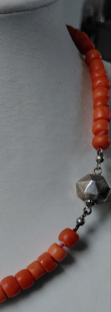 zware bloedkoraal ketting met zilveren sluiting, Verzenden, Ketting, Met edelsteen
