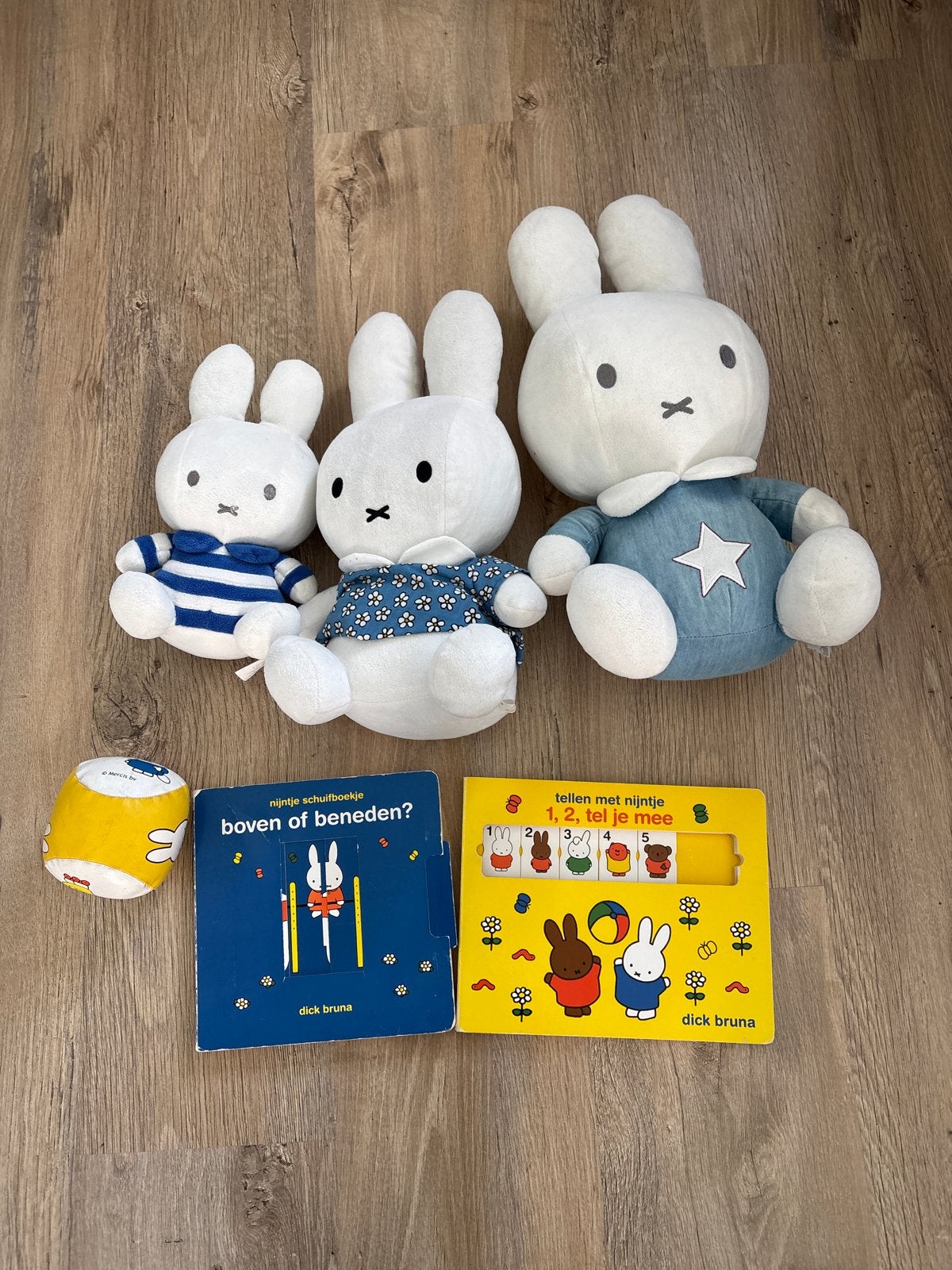 Leuk Nijntje pakket: 3 knuffels, 2 schuitboekjes en babybal, Kinderen en Baby's, Ophalen, Gebruikt, Overige merken, Konijn