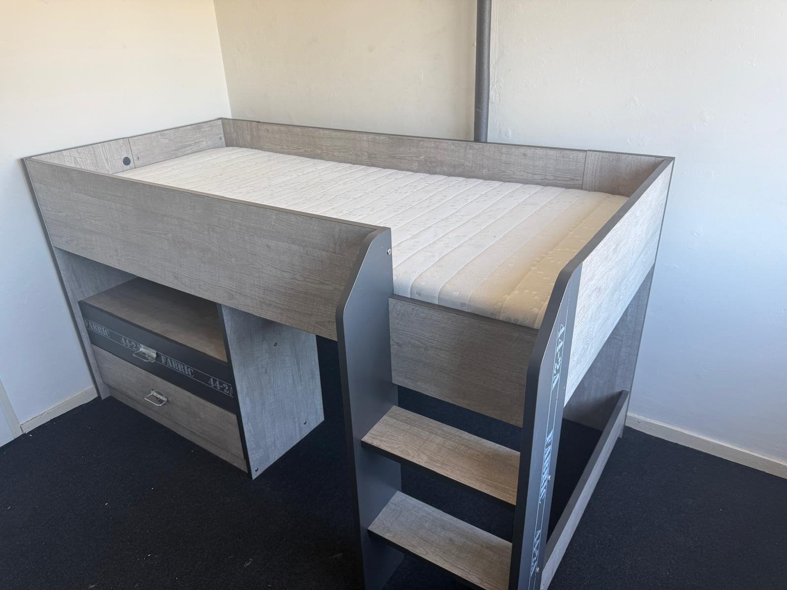 Complete kinderkamer: hoogslaper, kledingkast, bureau, Ophalen, Gebruikt, Modern, functioneel, Met plank(en)