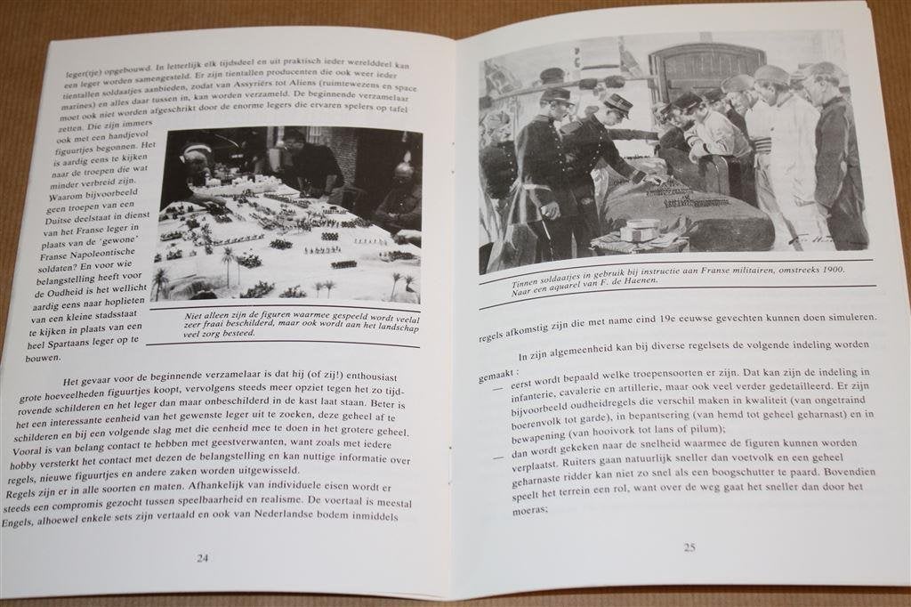 Boek. Tinnen soldaatjes en andere miniaturen., Ophalen of Verzenden