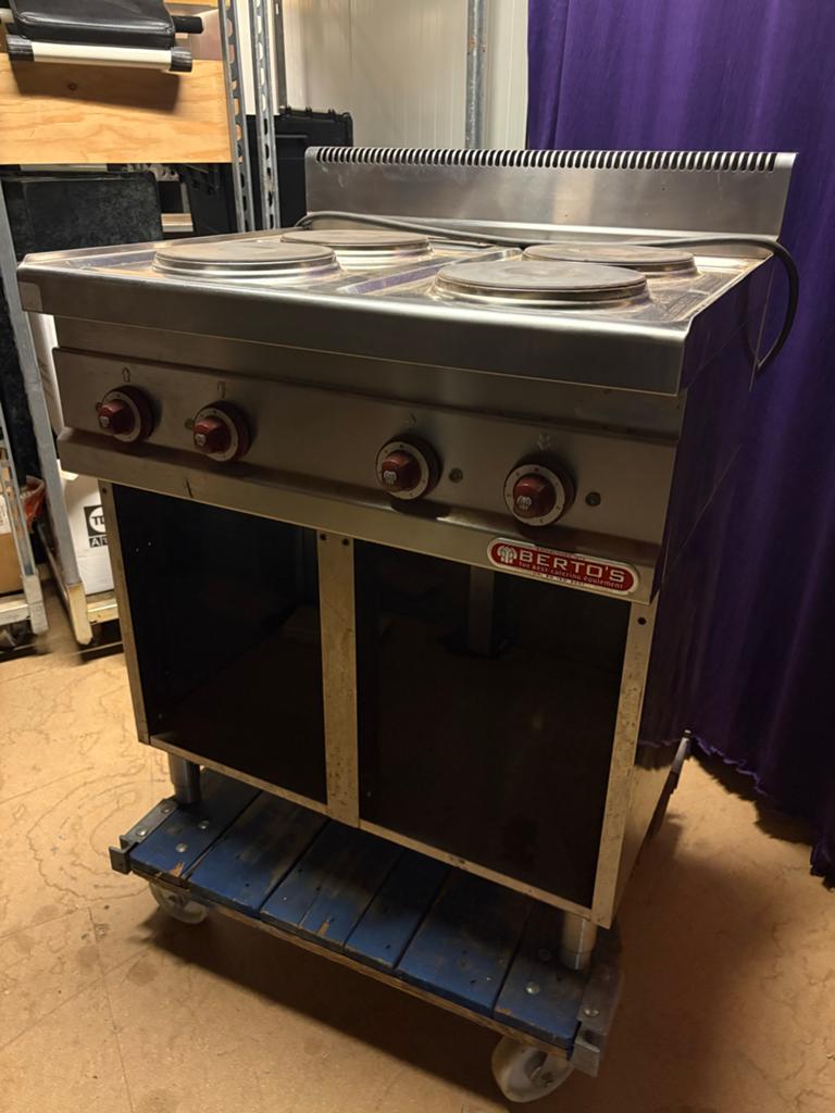 Elektrisch fornuis 3 fase, Ophalen, Gebruikt, 100 tot 150 cm, 50 tot 100 cm