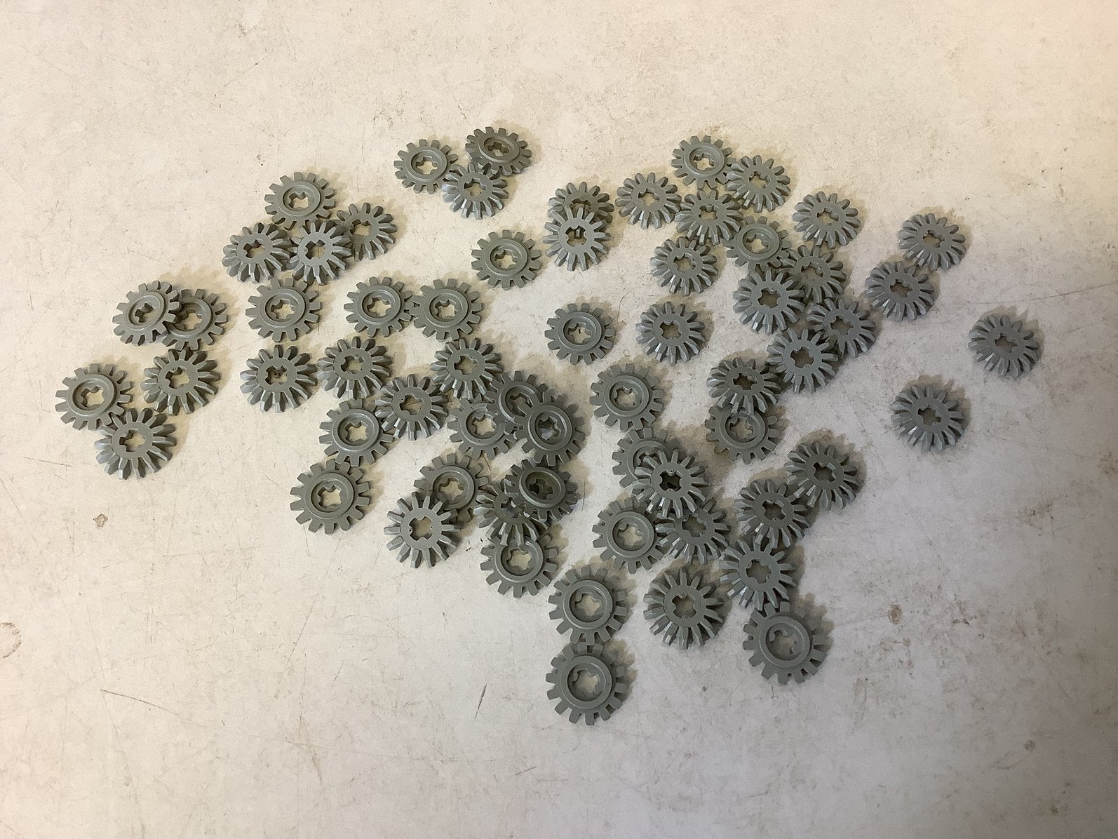 Lego Technic Gear 14 Tooth Bevel Thin licht grijs, Ophalen of Verzenden, Gebruikt, Losse stenen, Lego