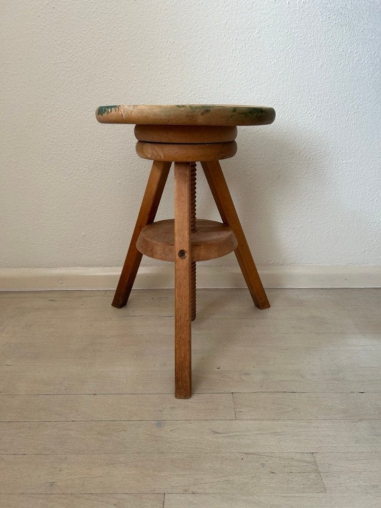 Vintage houten verstelbare draaikruk / atelierkruk, Huis en Inrichting, Krukjes, Ophalen, In hoogte verstelbaar, Gebruikt, Hout