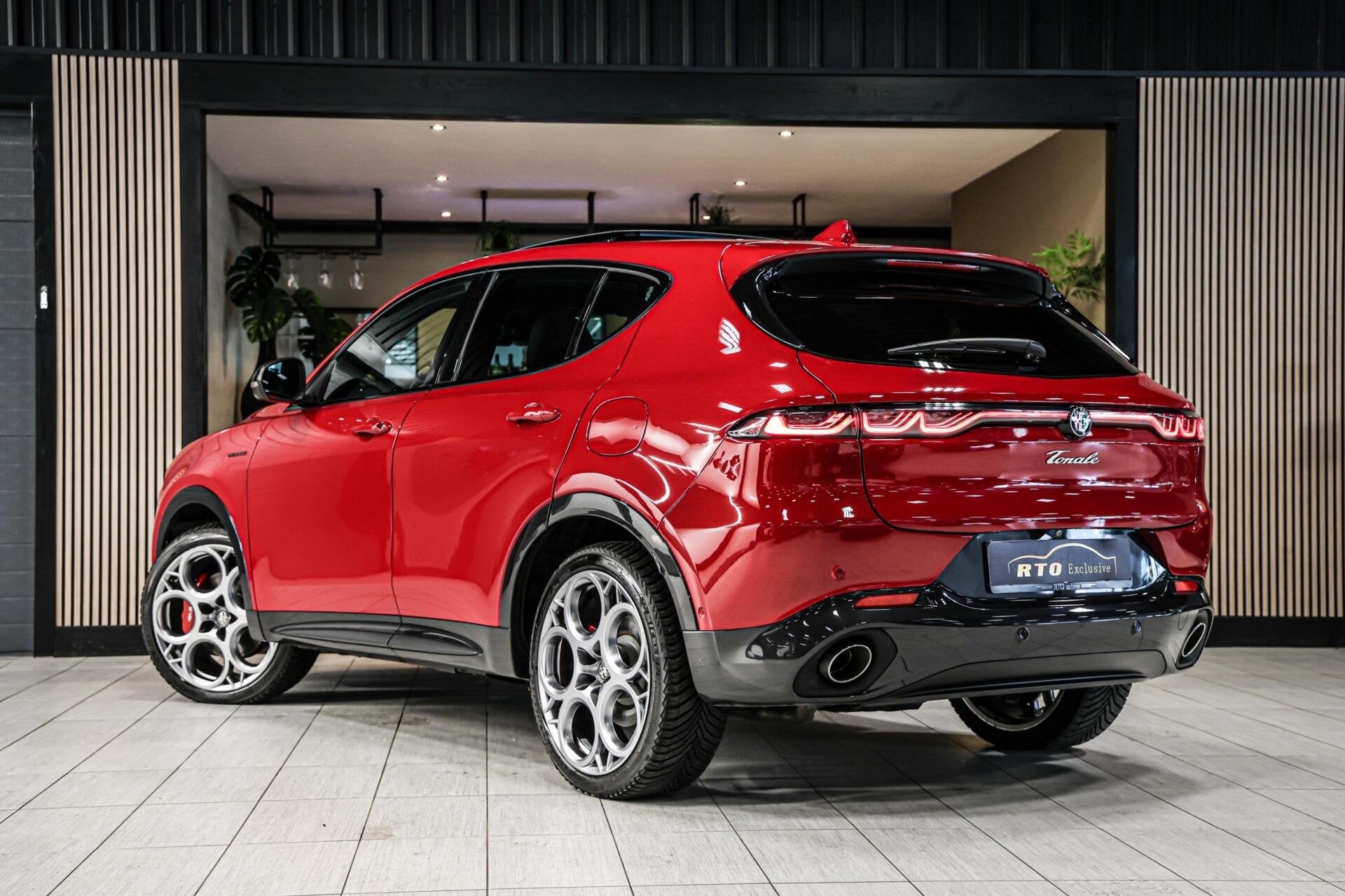 Alfa Romeo Tonale 1.3T PHEV Veloce|Pano|Leder|ventilatie|19", Automaat, 77 km/l, Bedrijf, Vierwielaandrijving
