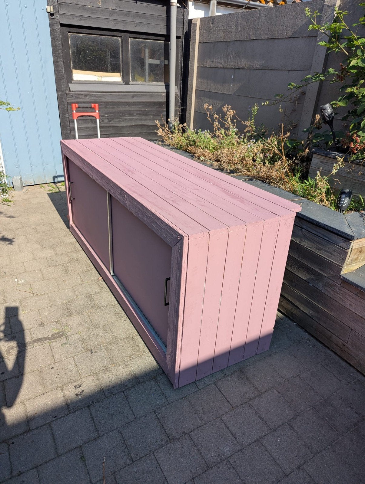 Zelfgemaakte roze kast met schuifdeuren (gratis af te halen), Ophalen, Gebruikt