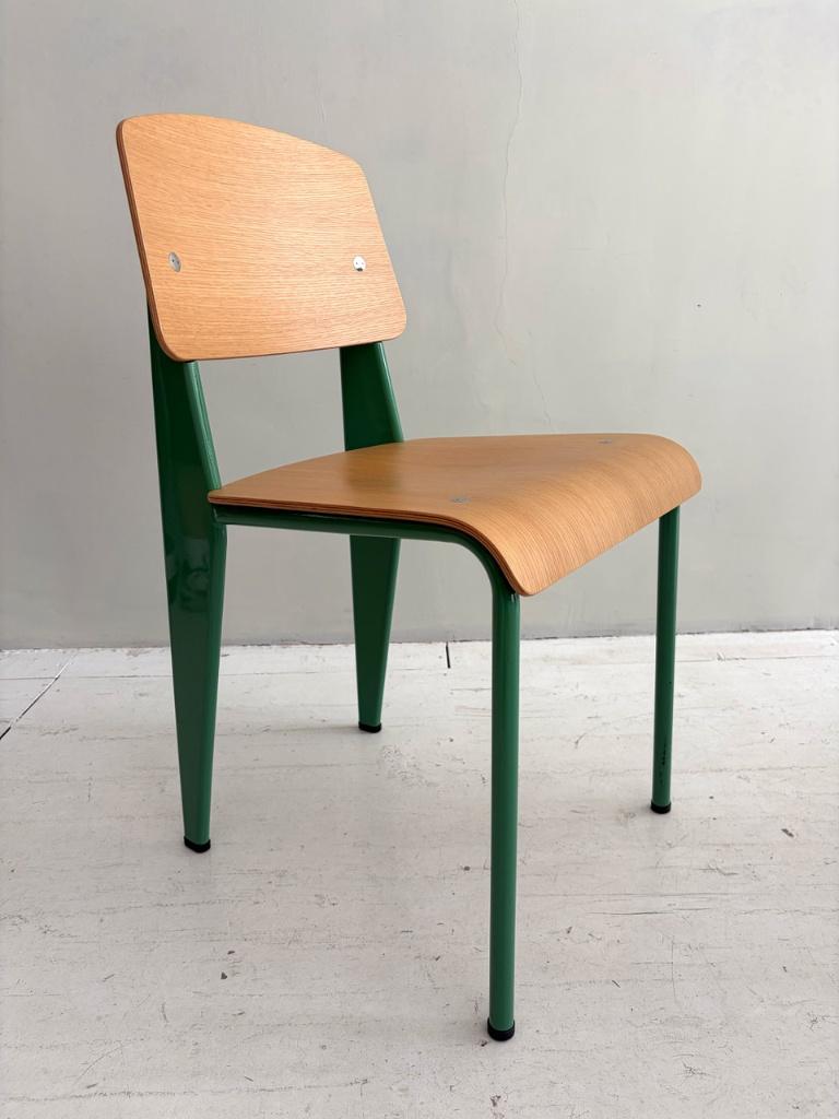 Vitra Jean Prouvé Standard chair, groen, Huis en Inrichting, Stoelen, Ophalen, Overige kleuren, Nieuw, Scandinavian design