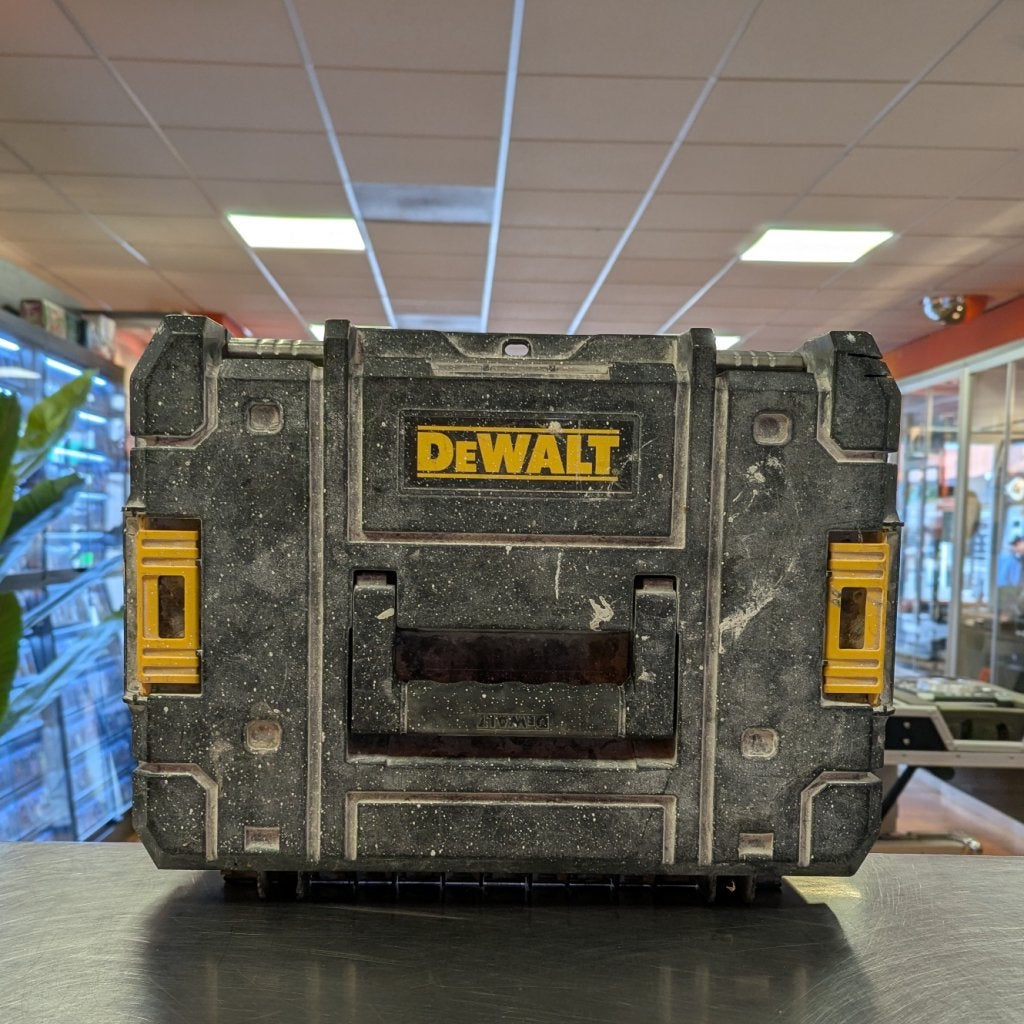 DeWalt DCS571NT Accu Cirkelzaag, Dewalt, Zo goed als nieuw, Support@dewalt.com, 701 E. Joppa Road
Towson, MD 21286
USA