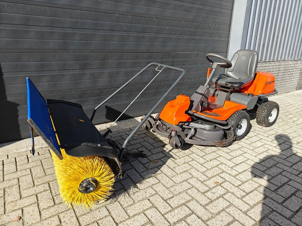 Husqvarna Rider 15-V2 met veegmachine zitmaaier R15V2, Gebruikt, Ophalen of Verzenden, Elektrische starter, 90 tot 120 cm