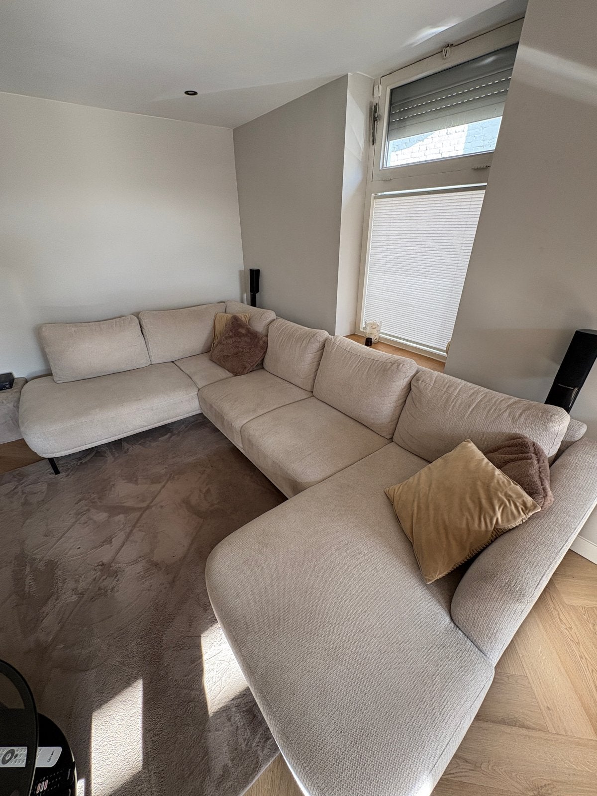 Grote beige hoekbank met chaise longue, Huis en Inrichting, Ophalen, Hoekbank, 300 cm of meer, Zo goed als nieuw