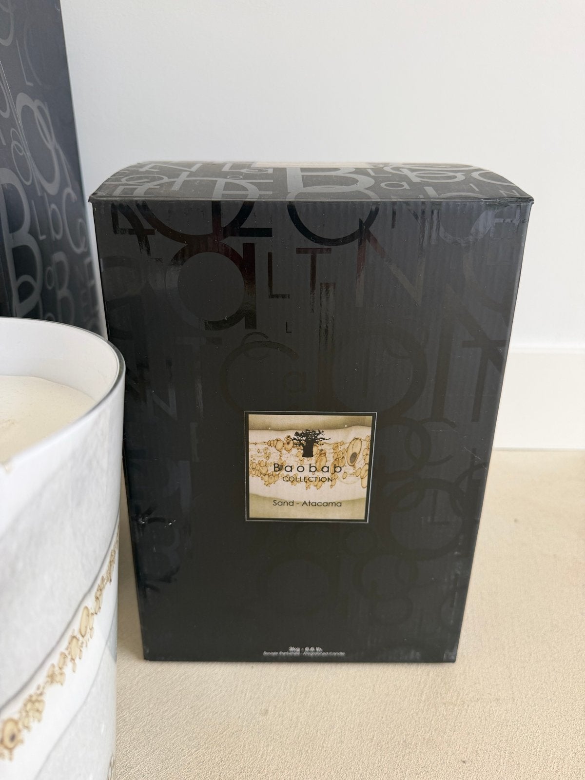 Baobab Collection Geurkaars Sand - Atacama nieuwprijs 330€, Overige materialen, Beige, Nieuw, Ophalen of Verzenden
