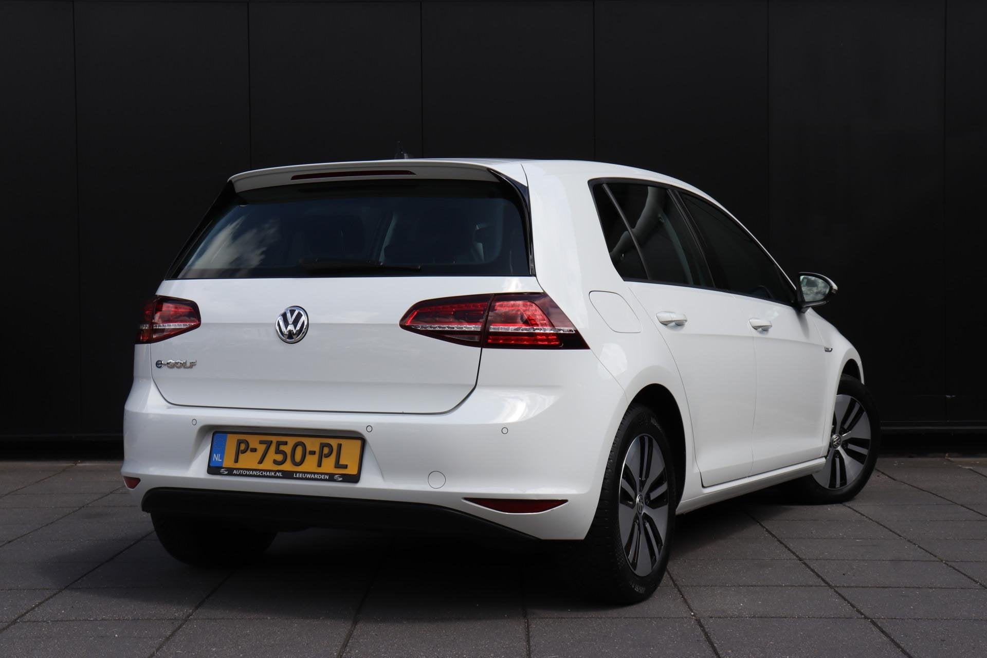 Volkswagen e-Golf 116 PK | SOH 83,6% | NAVI | STOELVERWARMIN, Auto's, Stof, Gebruikt, 22 min, 116 pk