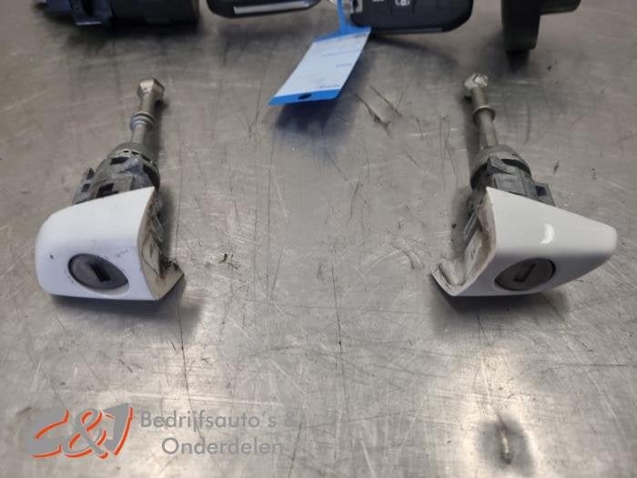 Kontaktslot + Sleutel van een Opel Combo, Gebruikt, -, -, Opel
