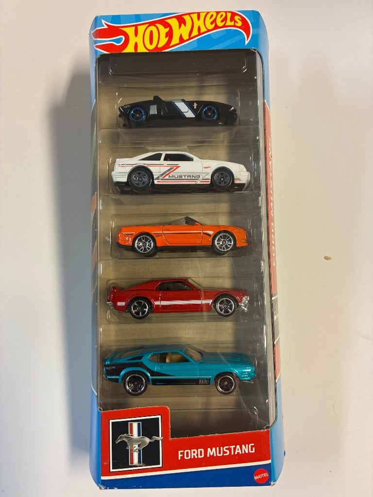 88985: 5 car set - HFV92 - Ford Mustang - Hot Wheels, Nieuw, Ophalen of Verzenden, Gondel 1, 1186MJ Amstelveen, Service.nl@mattel.com