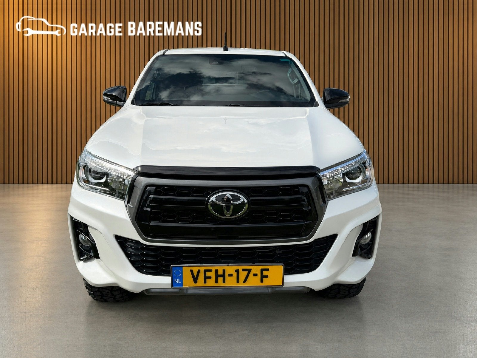 Toyota Hilux 2.4 D-4D Double Cab Professional (bj 2020), Auto's, Automaat, Gebruikt, 4 cilinders, 150 pk