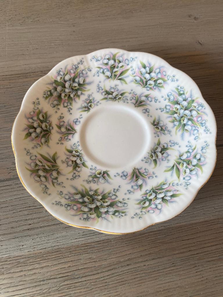 Royal Albert Schoteltje – Lambeth – Lelietje-van-dalen, Antiek en Kunst, Antiek | Servies los, Ophalen of Verzenden