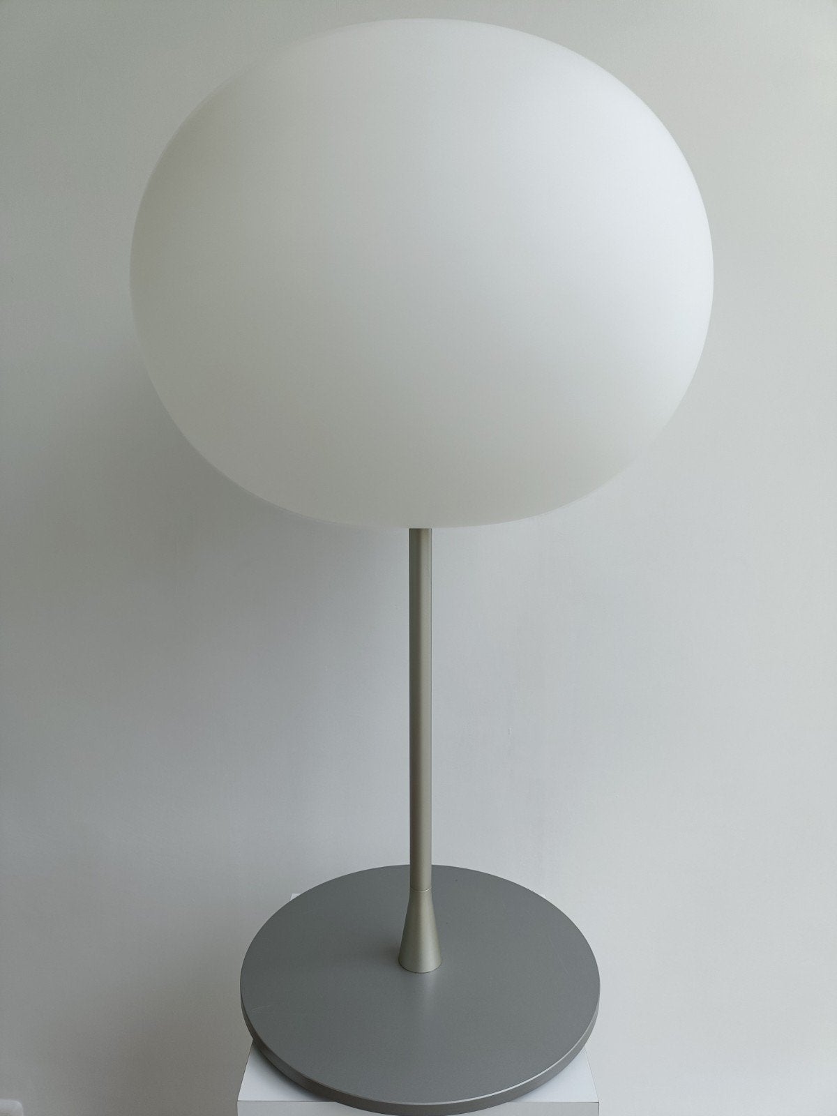 Flos Glo-ball T2, Antiek en Kunst, Kunst | Designobjecten, Lamp, Metaal, Gemerkt, Ophalen