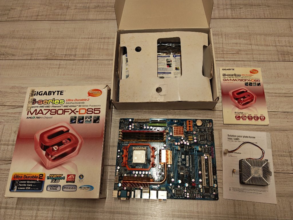 GIGABYTE MA790FX-DS5 + AMD Athlon II, Computers en Software, Gebruikt, Ophalen of Verzenden, DDR2, Socket AM2