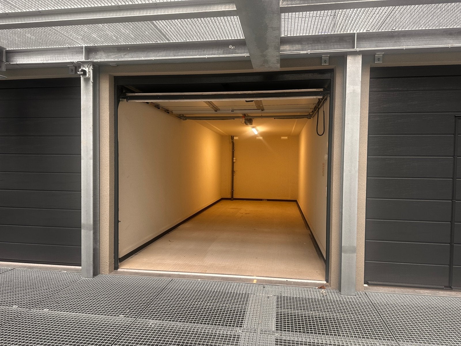 Garagebox 29 m² Ridderkerk | 1 maand kale huur gratis, Huizen en Kamers, Zuid-Holland