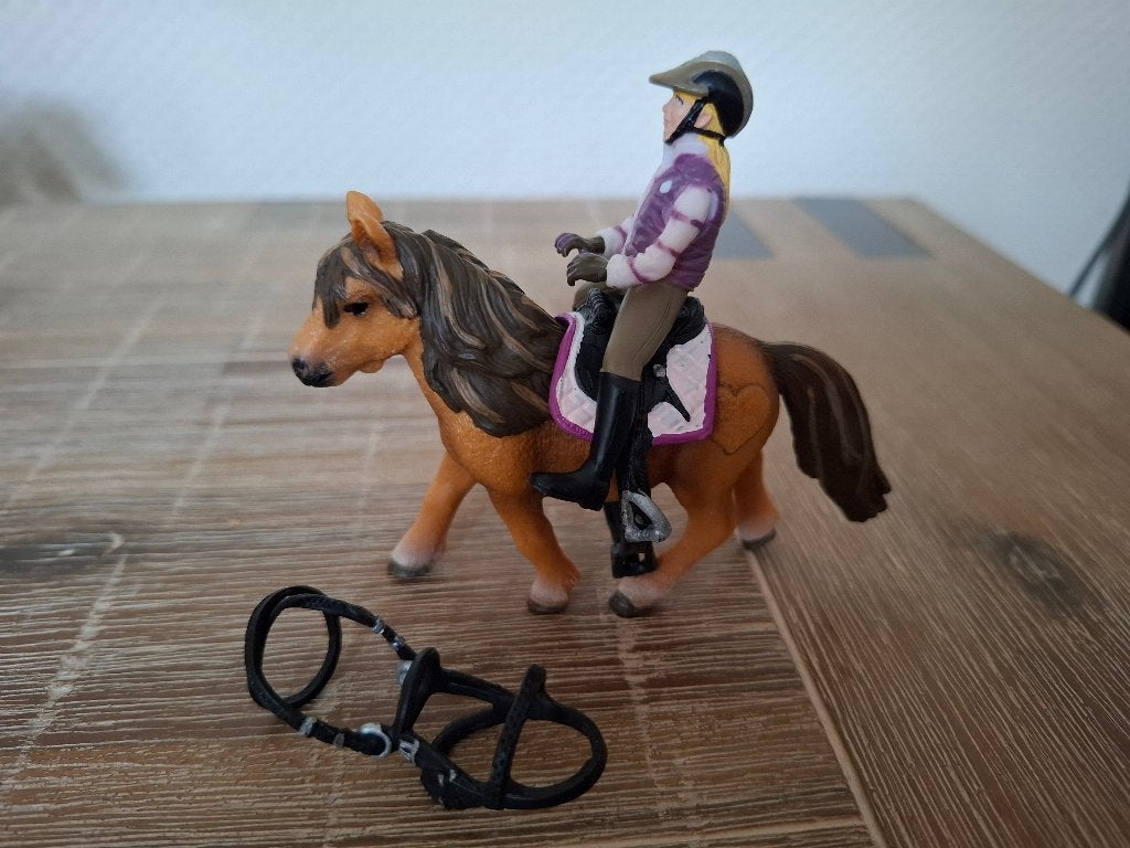 Schleich 42389 -2  Shetland pony en ruiter uit rijschool set, Ophalen of Verzenden, Zo goed als nieuw
