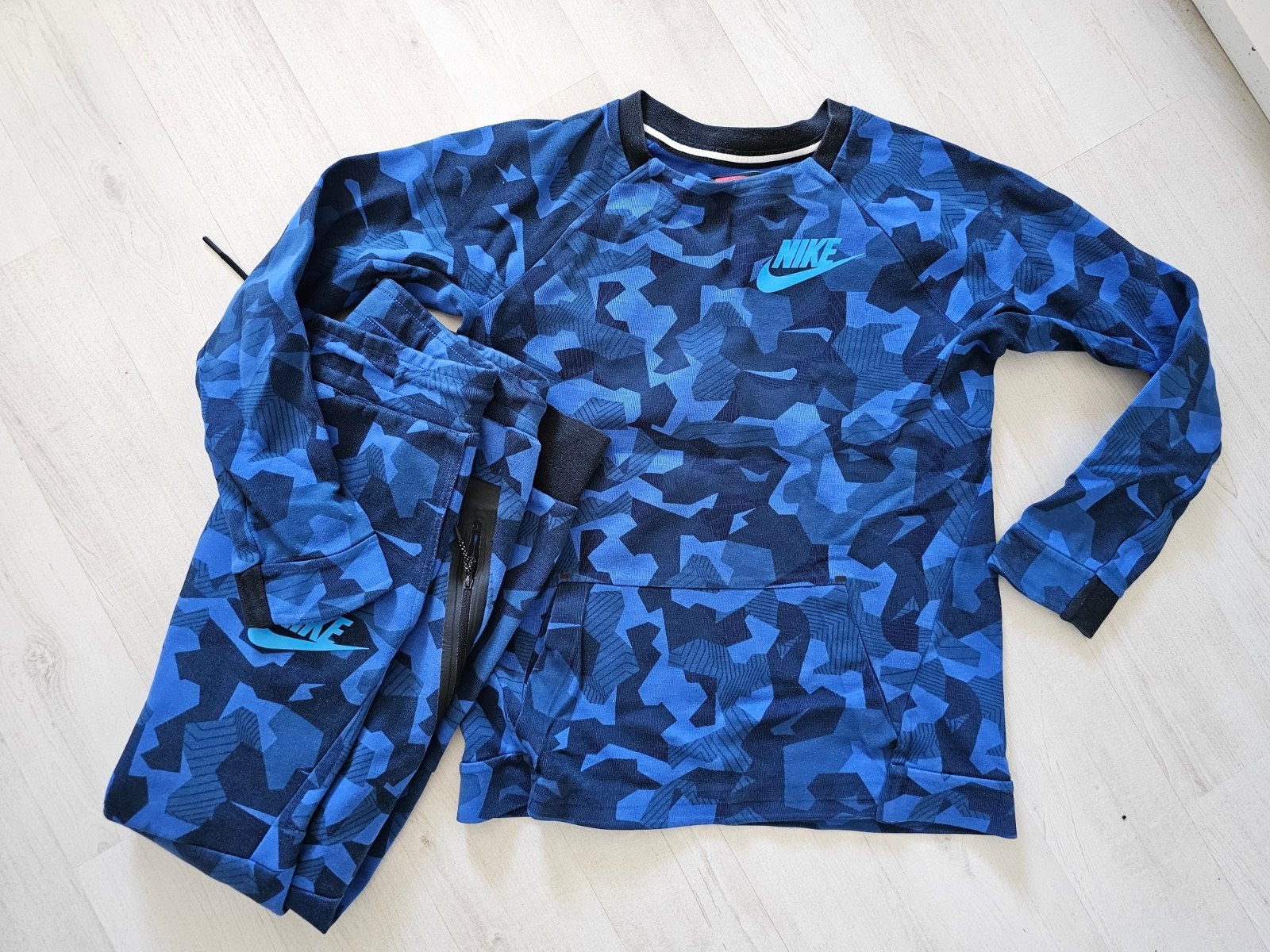 Blauw Nike tech joggingpak maat 152, Sport- of Zwemkleding, Ophalen of Verzenden, Zo goed als nieuw, Nike