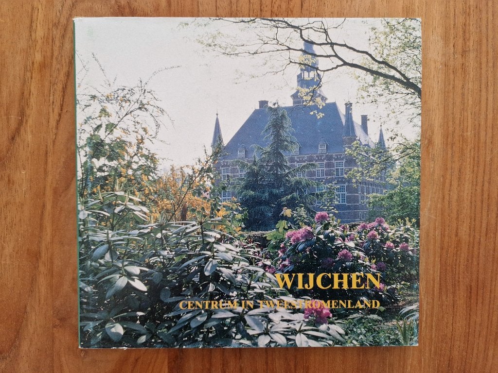Wijchen. Centrum in Tweestromenland IZGST, Boeken, Ophalen of Verzenden, 20e eeuw of later, Zo goed als nieuw