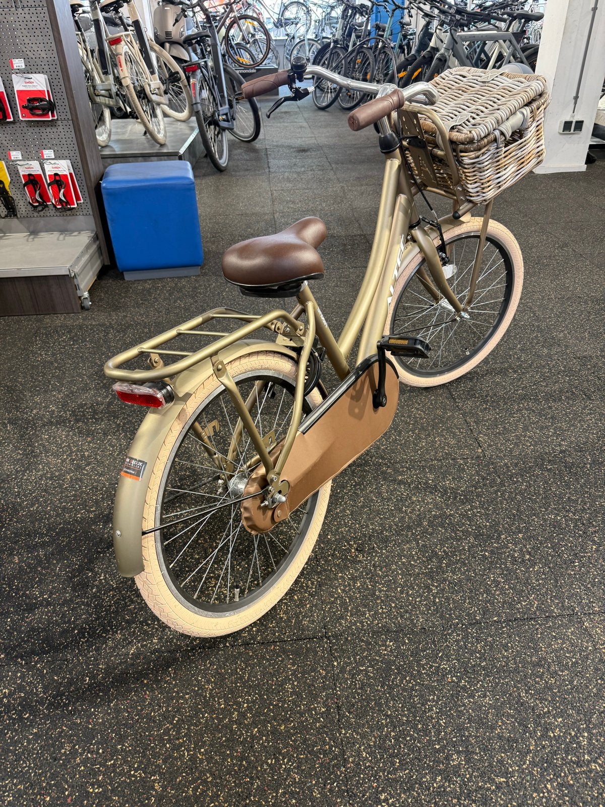 Altec Urban 22 inch kinderfiets met mandje, Fietsen en Brommers, Ophalen, Gebruikt, Terugtraprem, 20 inch of meer