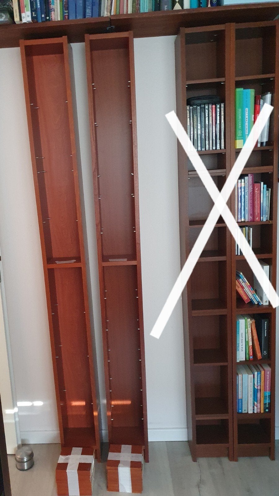 GRATIS: 2 x IKEA CD/DVD/boeken kast GNEDBY,  roodbruin, Ophalen, Hout, Cd's of Dvd's
