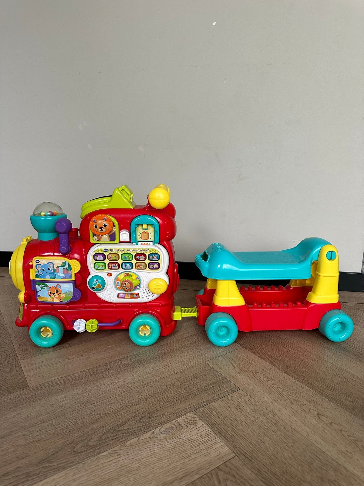 V-tech trein/loopauto - Zo goed als nieuw, Ophalen, Zo goed als nieuw, 6 maanden tot 2 jaar