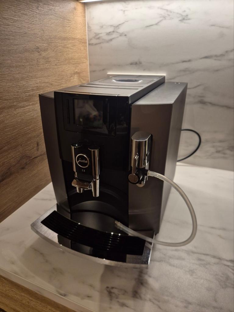 Jura E8 Koffiemachine Piano Black, Ophalen, 10 kopjes of meer, Koffiemachine, Koffiebonen