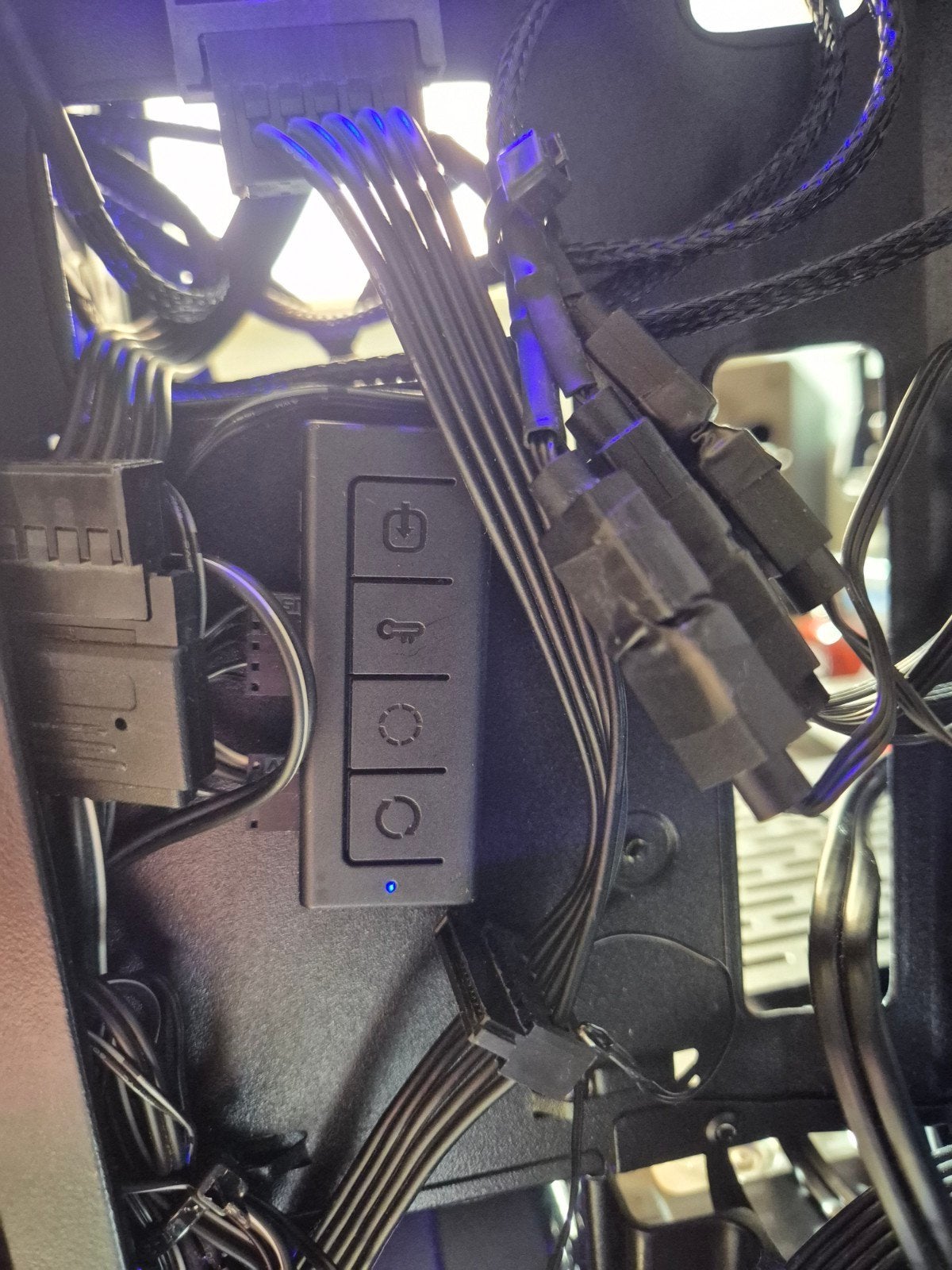 Foto 7 van Gaming PC RTX 3070 | Ryzen 5 3600 | 1,3TB