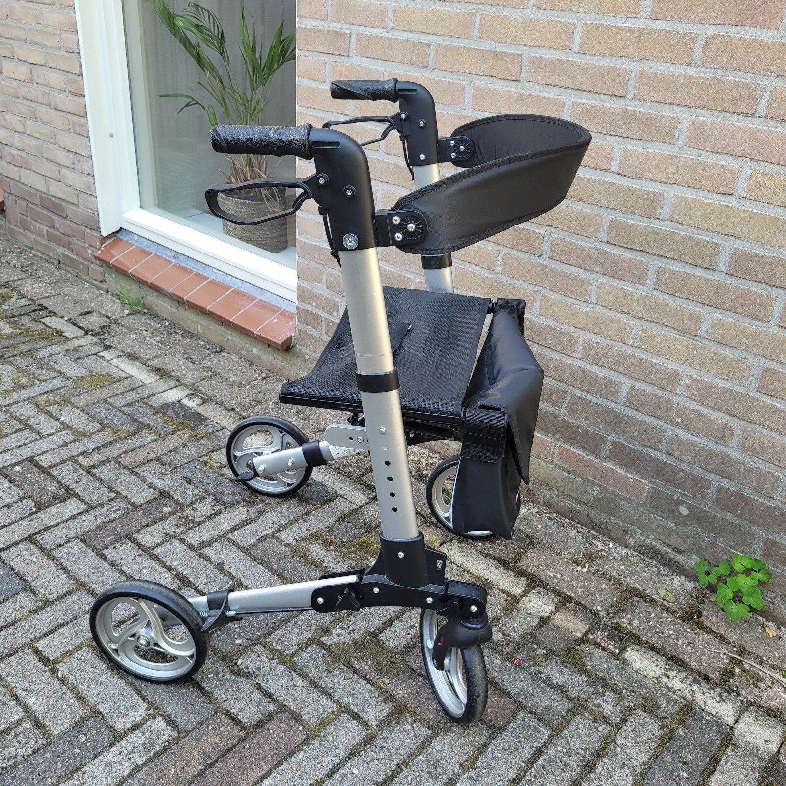Degelijke rollator licht en makkelijk opvouwbaar, Ophalen, Opvouwbaar, Gebruikt