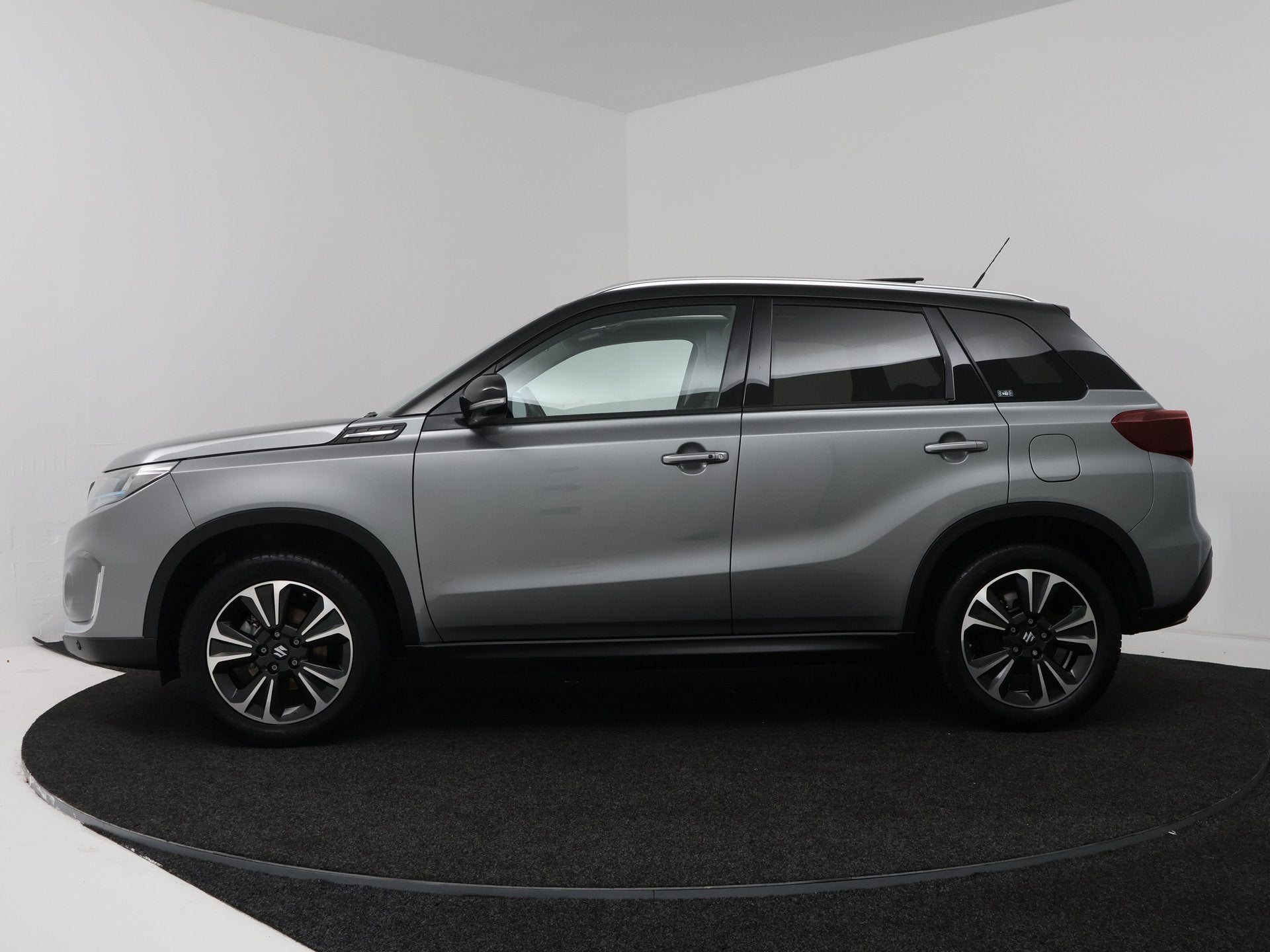 Suzuki Vitara 1.4 Boosterjet Style Smart Hybrid | Apple Carp, Gebruikt, 4 cilinders, Origineel Nederlands, 1373 cc