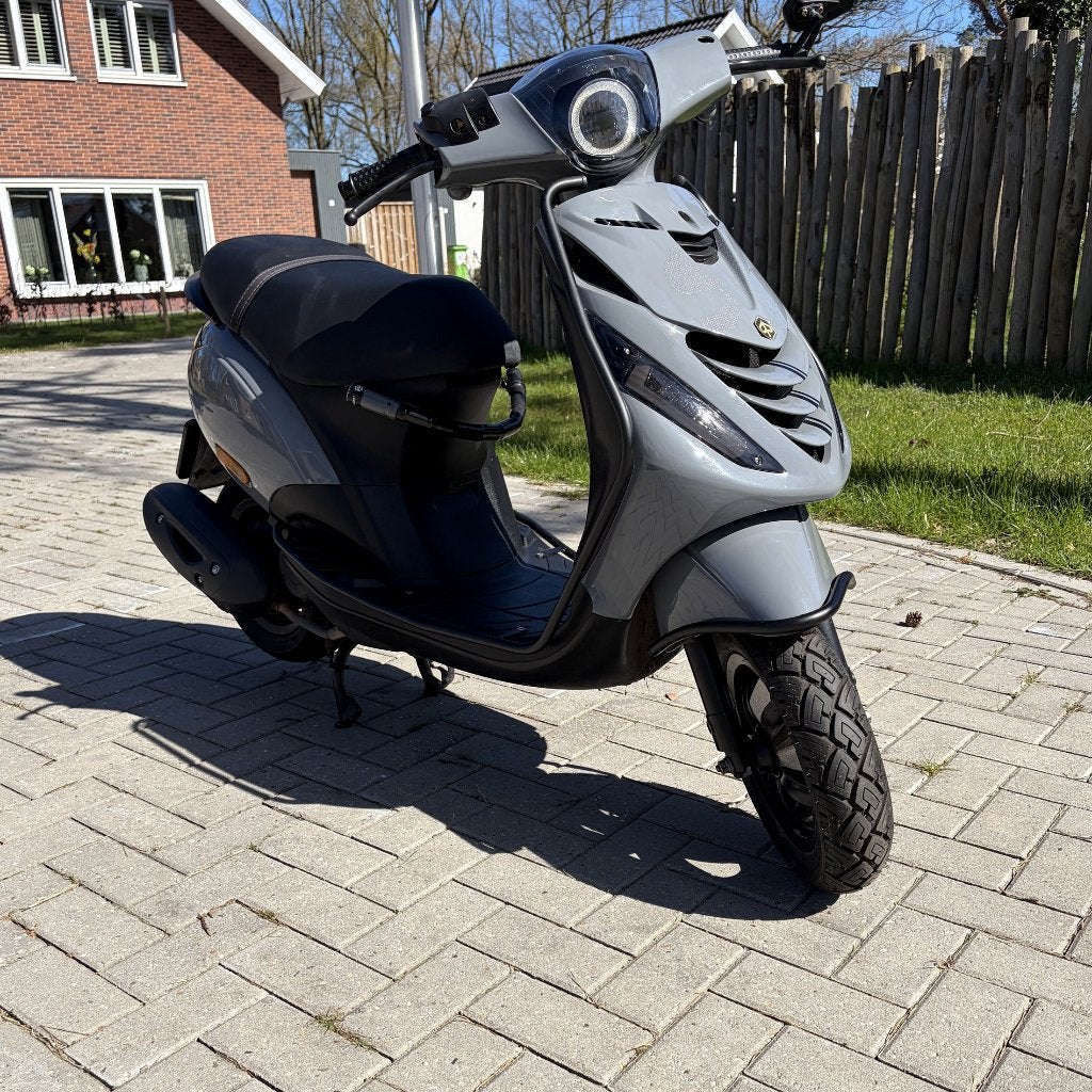Piaggio Zip i-GET Nardo Grey, Ophalen, Zip, Zo goed als nieuw, Benzine