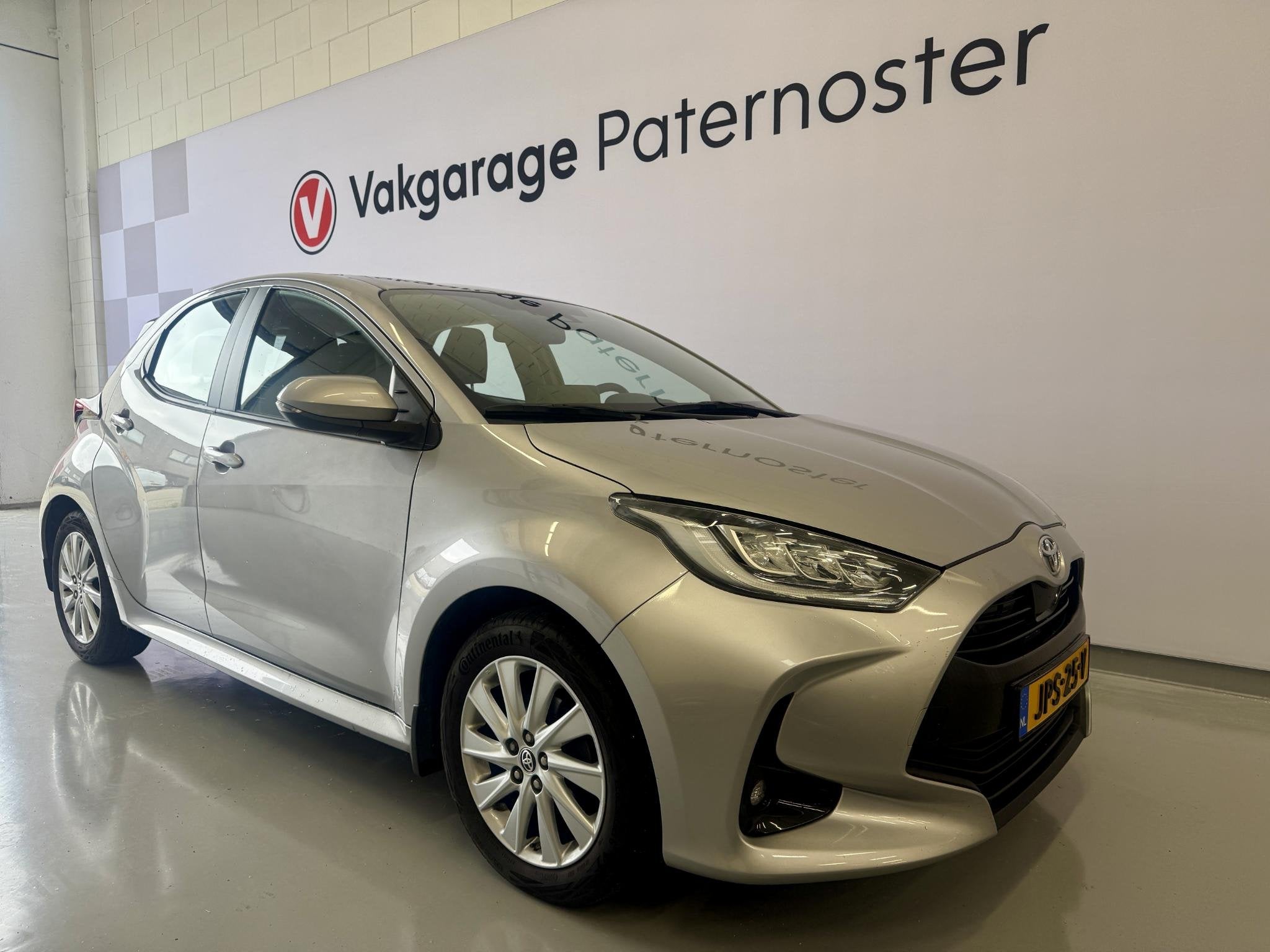 Toyota Yaris 1.5 VVT-i Carplay / Stuur & Stoelverwarming / L, Auto's, Voorwielaandrijving, 12 maanden, Gebruikt, Euro 6