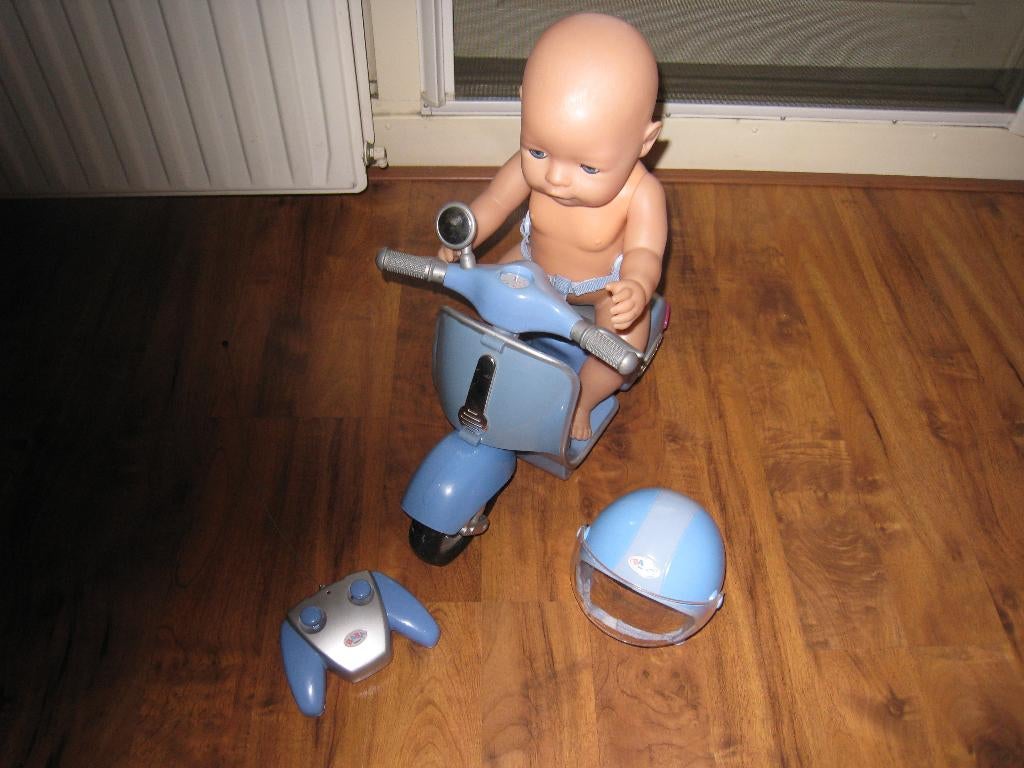 BABY BORN SCOOTER MET HELM, Ophalen, Gebruikt, Babypop