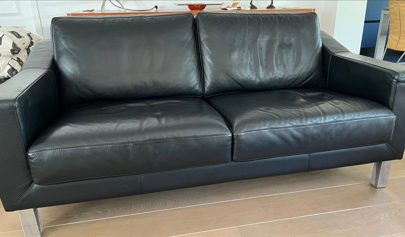 Leolux bank en fauteuils en hocker van zwart leer, Ophalen, 150 tot 200 cm, Tweepersoons, Zo goed als nieuw