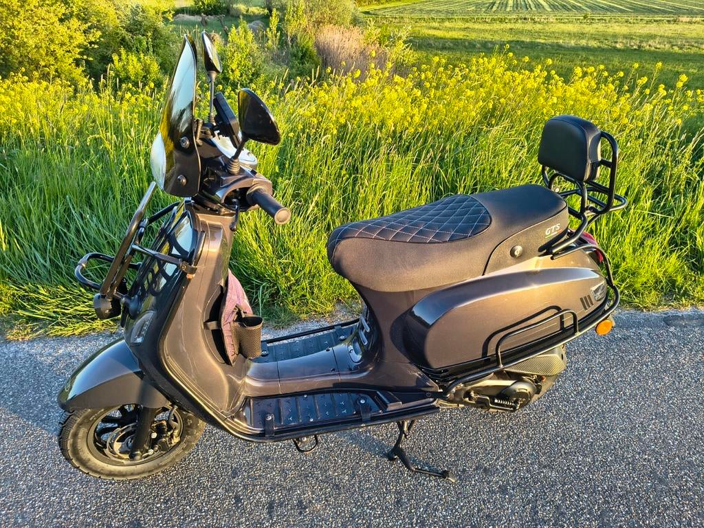 GTS Scooter, inclusief accessoires, Gebruikt, Benzine, Ophalen, Overige merken