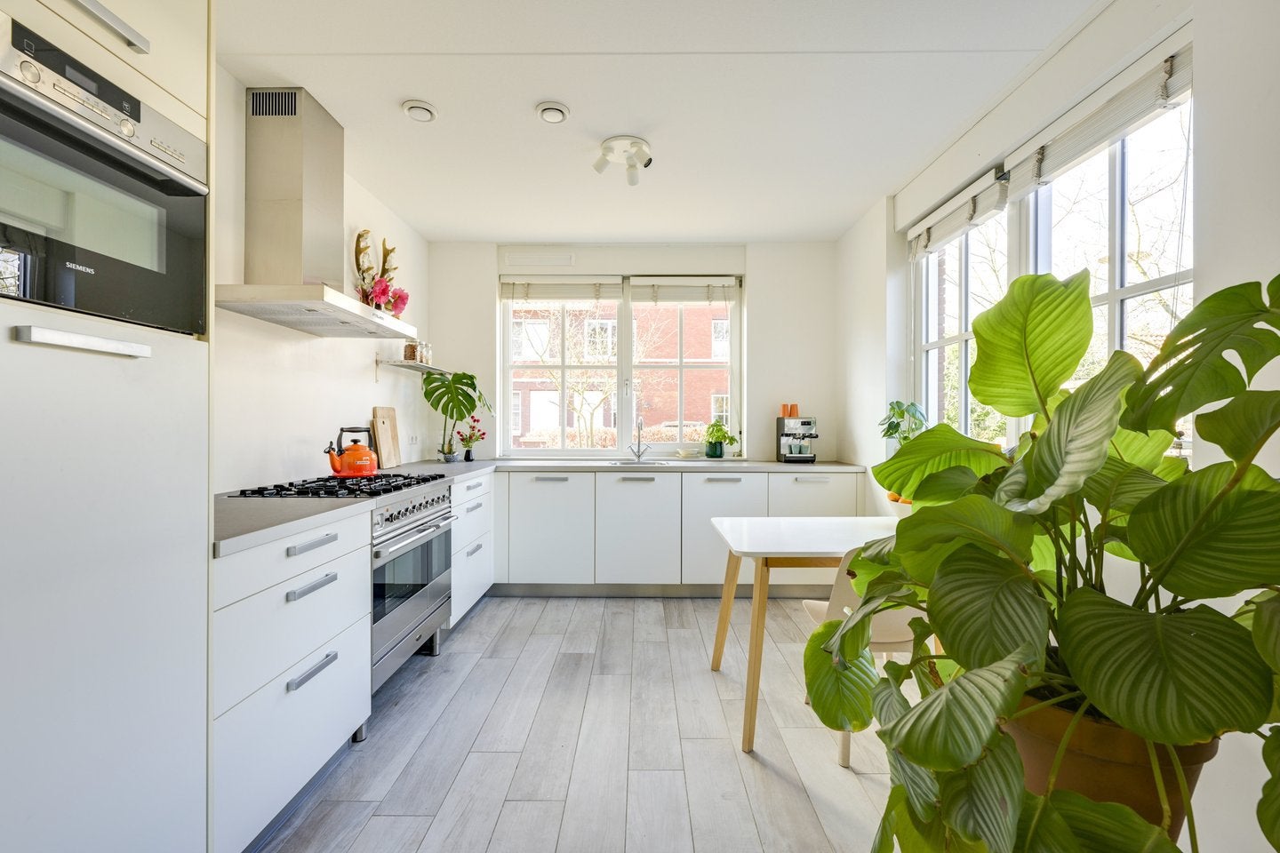 Tulp Hoekkeuken met Boretti gasfornuis, Ophalen, Gebruikt, Wit, Hoekkeuken
