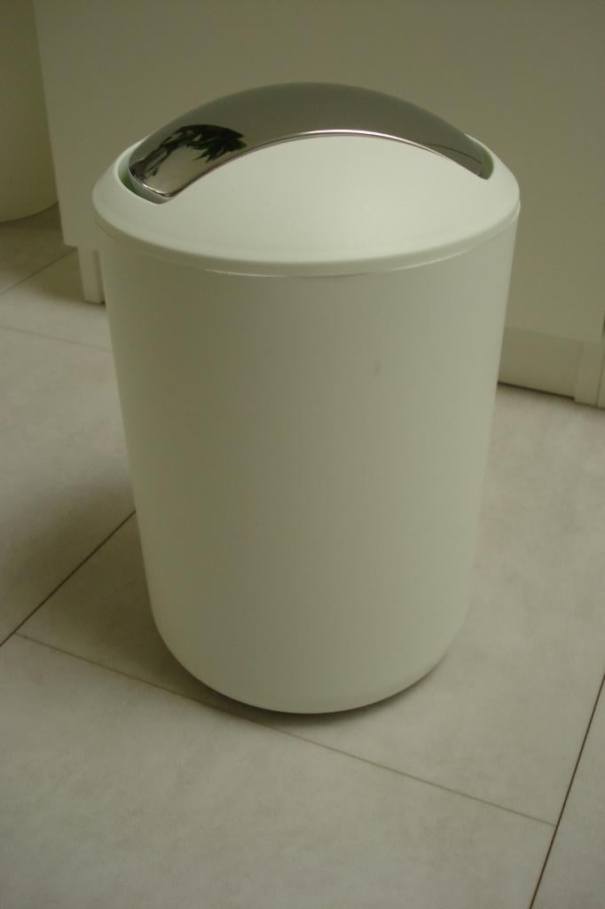 nieuw prullenbak 5 lr wit tuimeldeksel chroom 29,5 x 19,5 cm, Kunststof, Nieuw, Ophalen of Verzenden, Minder dan 10 liter