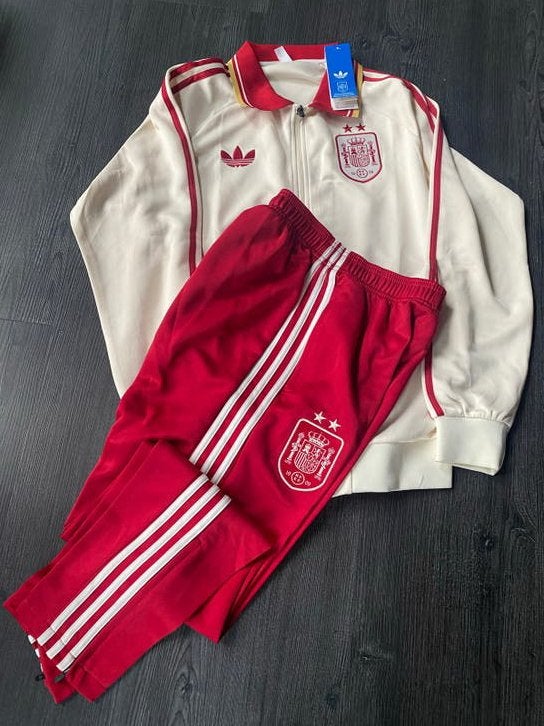 Adidas Spanje Trainingspak - Wit/Rood/ wijn rood, Kleding | Heren, Ophalen of Verzenden, Nieuw, Wit, Overige typen