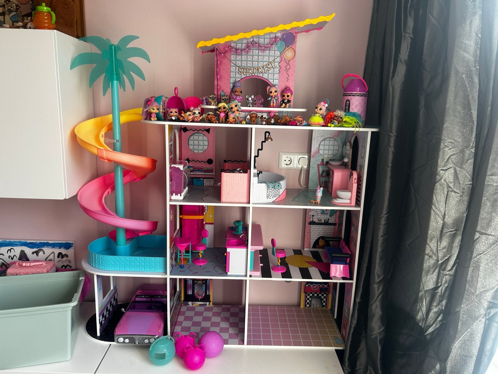 LOL Surprise Poppenhuis met Auto, Poppen en Accessoires, Ophalen, Zo goed als nieuw, Poppenhuis