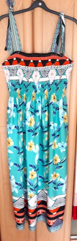 Leuke jurk met smock lijfje en splitten - Mt 48 -Nieuw, Ophalen of Verzenden, Nieuw, Jurk
