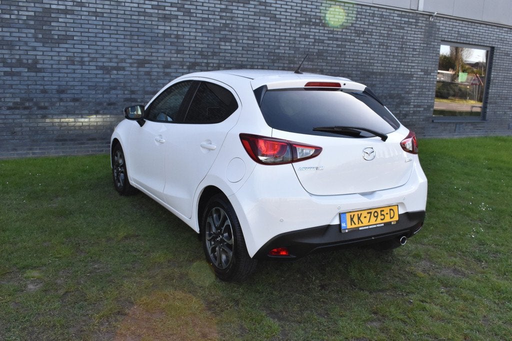 Mazda 2 1.5 Skyactiv-G Skylease GT Leer Navi Stoelverwarming, Voorwielaandrijving, Gebruikt, 4 cilinders, Wit