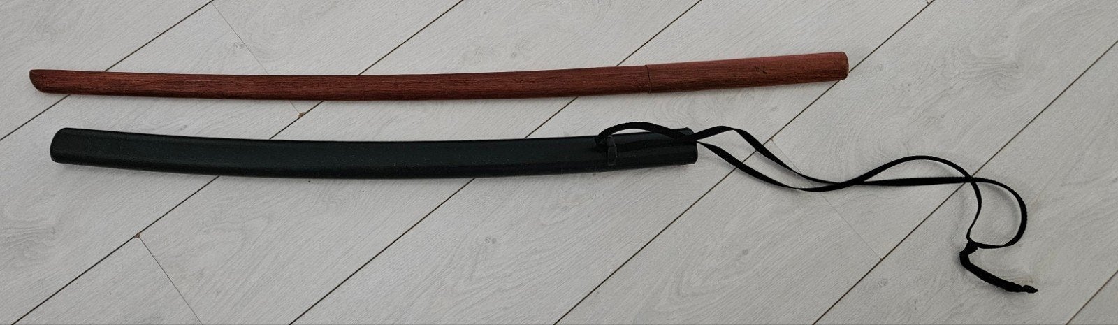 Houten oefen zwaard (bokken) met schede, Ophalen