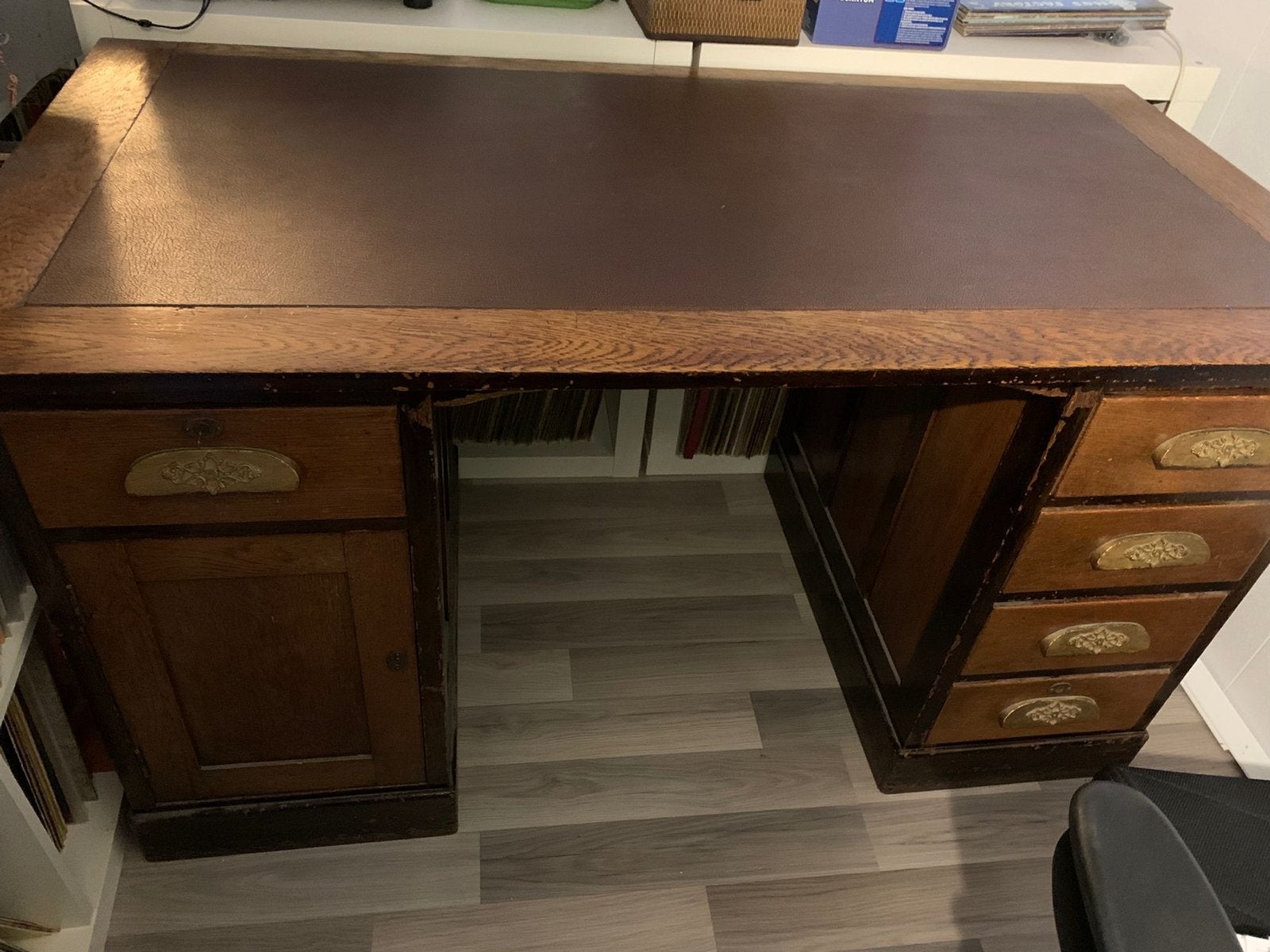 Klassiek antiek houten bureau met lades en opbergruimte, Huis en Inrichting, Bureaus, Ophalen, Overige typen, Gebruikt, Bruin