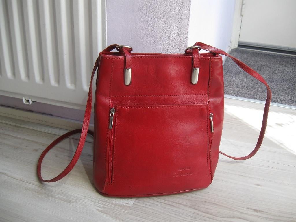 CREAZIONI ALESSANDRO rood leren rugtasje als nieuw, Sieraden, Tassen en Uiterlijk, Ophalen of Verzenden, Zo goed als nieuw, Rood