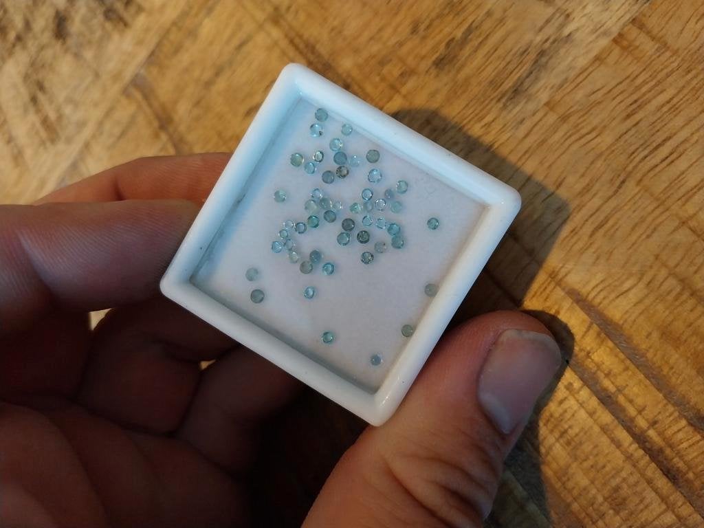 Lot met geslepen apatiet klein 2mm, Ophalen of Verzenden, -, -, -