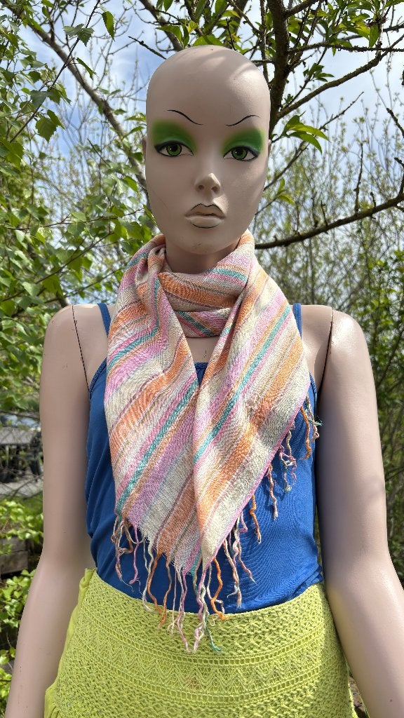 (30) Sjaal vintage gestreept pastel - franje - 89 cm bij 92, Ophalen of Verzenden, Zo goed als nieuw, Maat 42/44 (L), Sjaal