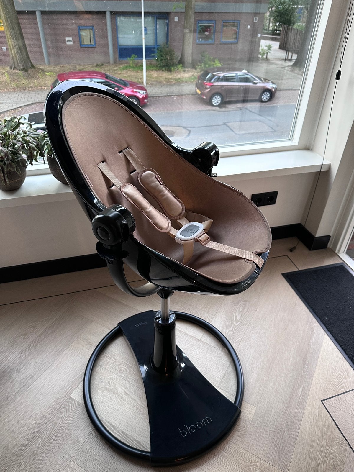 Bloom kinderstoel, Ophalen, Zo goed als nieuw, Meegroeistoel, Gordel(s)